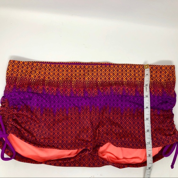 SOLD! Athleta Rio Vista Scrunch Short - Picture 5 of 6
